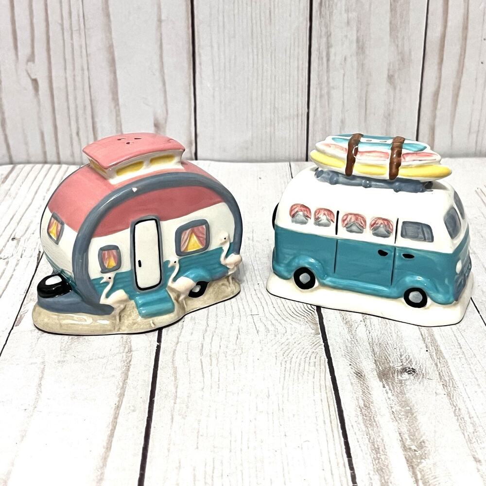Ceramic Retro Camper RV Trailer Salt and Pepper Shakers Set Flamingos